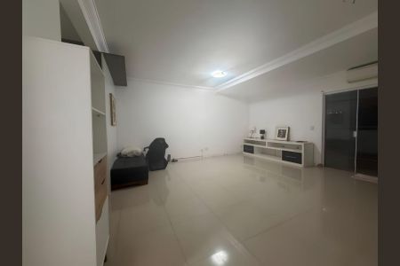 Foto 01 de casa de condomínio à venda com 3 quartos, 230m² em Jardim Londrina, São Paulo