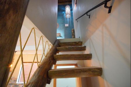 Apartamento para alugar com 50m², 1 quarto e 1 vagaEscada de acesso a cobertura