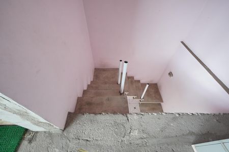 Casa para alugar com 450m², 2 quartos e 1 vagaEscada