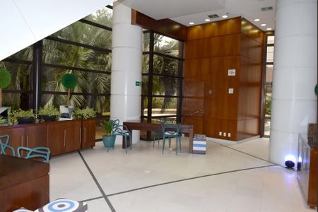 Apartamento para alugar com 132m², 2 quartos e 4 vagasHall social