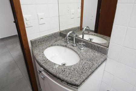 Apartamento à venda com 74m², 2 quartos e 1 vaga Apartamento à venda com 74m², 2 quartos e 1 vagaBanheiro da Suíte 1