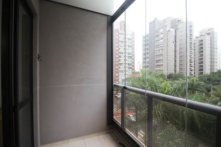 Apartamento à venda com 74m², 2 quartos e 1 vaga Apartamento à venda com 74m², 2 quartos e 1 vagaVaranda