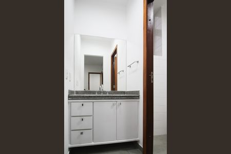 Apartamento à venda com 74m², 2 quartos e 1 vaga Apartamento à venda com 74m², 2 quartos e 1 vagaBanheiro da Suíte 2