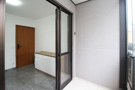 Apartamento à venda com 74m², 2 quartos e 1 vaga Apartamento à venda com 74m², 2 quartos e 1 vagaVaranda