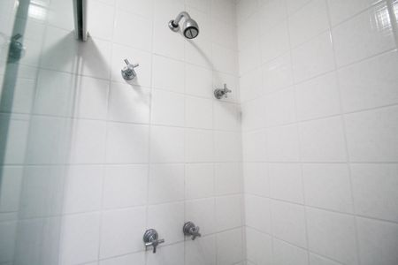 Apartamento à venda com 74m², 2 quartos e 1 vaga Apartamento à venda com 74m², 2 quartos e 1 vagaBanheiro da Suíte 1
