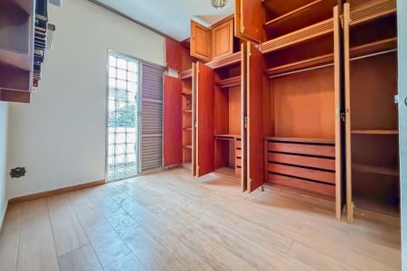 Casa para alugar com 271m², 4 quartos e 3 vagas Casa para alugar com 271m², 4 quartos e 3 vagasQuarto 1