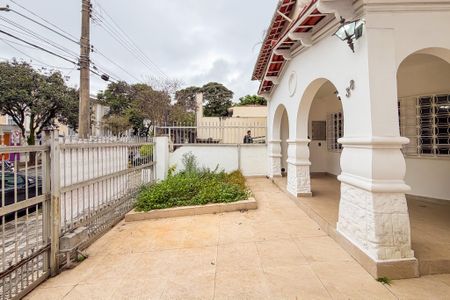 Casa para alugar com 271m², 4 quartos e 3 vagas Casa para alugar com 271m², 4 quartos e 3 vagasEntrada