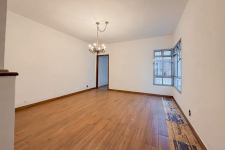 Casa para alugar com 271m², 4 quartos e 3 vagas Casa para alugar com 271m², 4 quartos e 3 vagasSala