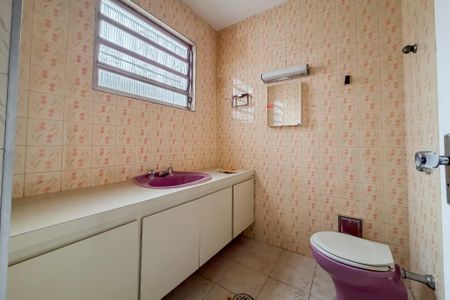 Casa para alugar com 271m², 4 quartos e 3 vagas Casa para alugar com 271m², 4 quartos e 3 vagasBanheiro da Suíte 1