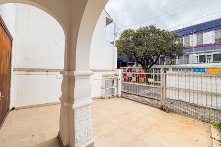 Casa para alugar com 271m², 4 quartos e 3 vagas Casa para alugar com 271m², 4 quartos e 3 vagasEntrada