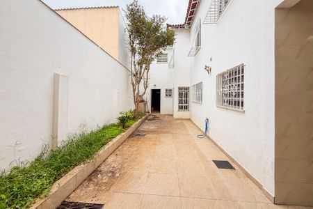 Casa para alugar com 271m², 4 quartos e 3 vagas Casa para alugar com 271m², 4 quartos e 3 vagasÁrea Externa e Área de Serviço