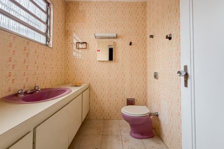 Casa para alugar com 271m², 4 quartos e 3 vagas Casa para alugar com 271m², 4 quartos e 3 vagasBanheiro da Suíte 1