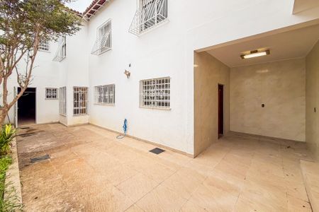 Casa para alugar com 271m², 4 quartos e 3 vagas Casa para alugar com 271m², 4 quartos e 3 vagasÁrea Externa e Área de Serviço