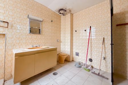 Casa para alugar com 271m², 4 quartos e 3 vagas Casa para alugar com 271m², 4 quartos e 3 vagasBanheiro Corredor