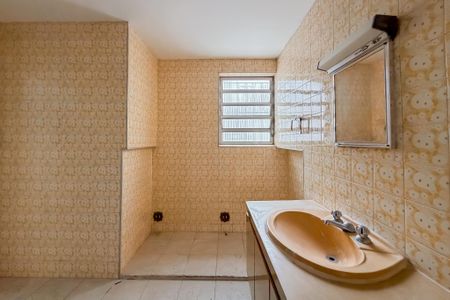 Casa para alugar com 271m², 4 quartos e 3 vagas Casa para alugar com 271m², 4 quartos e 3 vagasBanheiro Corredor