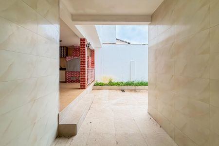 Casa para alugar com 271m², 4 quartos e 3 vagas Casa para alugar com 271m², 4 quartos e 3 vagasÁrea Externa e Área de Serviço