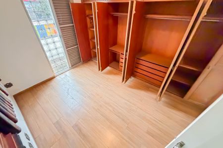 Casa para alugar com 271m², 4 quartos e 3 vagas Casa para alugar com 271m², 4 quartos e 3 vagasQuarto 1