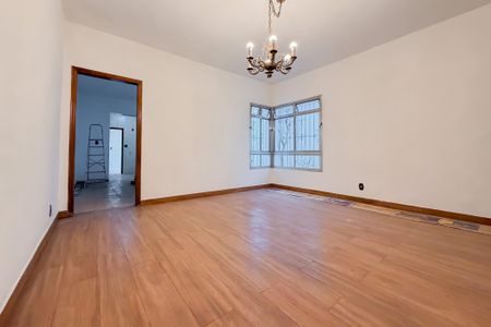 Casa para alugar com 271m², 4 quartos e 3 vagas Casa para alugar com 271m², 4 quartos e 3 vagasSala