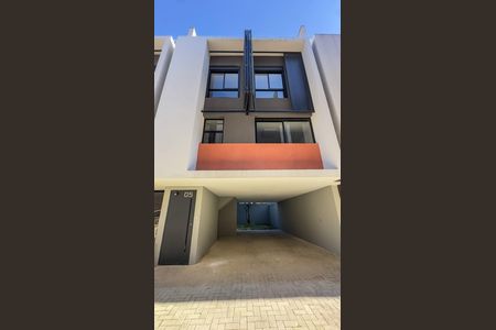 Casa para alugar com 225m², 3 quartos e 3 vagas Casa para alugar com 225m², 3 quartos e 3 vagasFachada