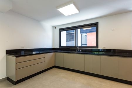 Casa para alugar com 225m², 3 quartos e 3 vagas Casa para alugar com 225m², 3 quartos e 3 vagasCozinha