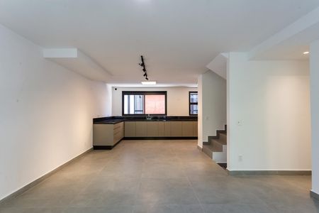 Casa para alugar com 225m², 3 quartos e 3 vagas Casa para alugar com 225m², 3 quartos e 3 vagasSala