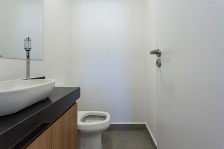 Casa para alugar com 256m², 3 quartos e 3 vagas Casa para alugar com 256m², 3 quartos e 3 vagasBanheiro