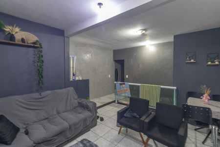 Casa à venda com 100m², 4 quartos e 2 vagas Casa à venda com 100m², 4 quartos e 2 vagasSala