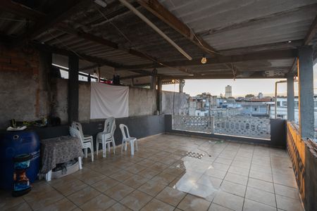 Casa à venda com 100m², 4 quartos e 2 vagas Casa à venda com 100m², 4 quartos e 2 vagasVaranda