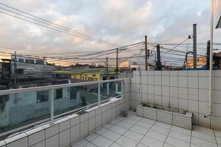 Casa à venda com 100m², 4 quartos e 2 vagas Casa à venda com 100m², 4 quartos e 2 vagasVaranda