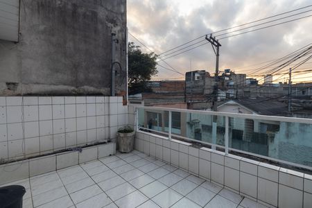 Casa à venda com 100m², 4 quartos e 2 vagas Casa à venda com 100m², 4 quartos e 2 vagasVaranda
