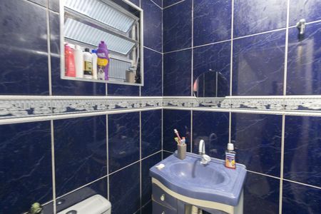 Casa à venda com 100m², 4 quartos e 2 vagas Casa à venda com 100m², 4 quartos e 2 vagasBanheiro 2
