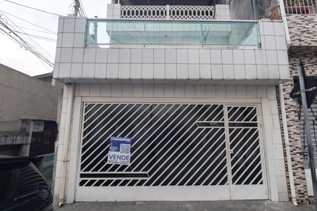 Casa à venda com 100m², 4 quartos e 2 vagas Casa à venda com 100m², 4 quartos e 2 vagasFachada