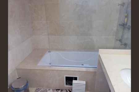 Apartamento à venda com 350m², 4 quartos e 3 vagasBanheiro 
