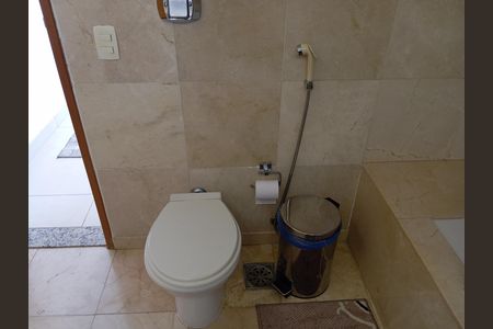 Apartamento à venda com 350m², 4 quartos e 3 vagasBanheiro 