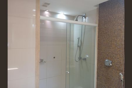 Apartamento à venda com 350m², 4 quartos e 3 vagasBanheiro suíte 