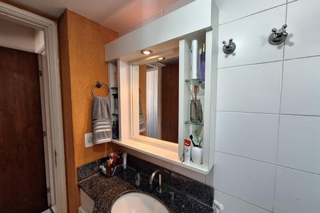 Apartamento à venda com 68m², 2 quartos e 2 vagas Apartamento à venda com 68m², 2 quartos e 2 vagasBanheiro da Suíte