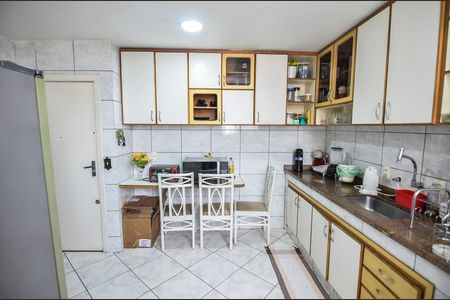 Apartamento à venda com 120m², 2 quartos e 2 vagas Apartamento à venda com 120m², 2 quartos e 2 vagasCozinha