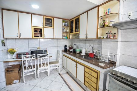 Apartamento à venda com 120m², 2 quartos e 2 vagas Apartamento à venda com 120m², 2 quartos e 2 vagasCozinha