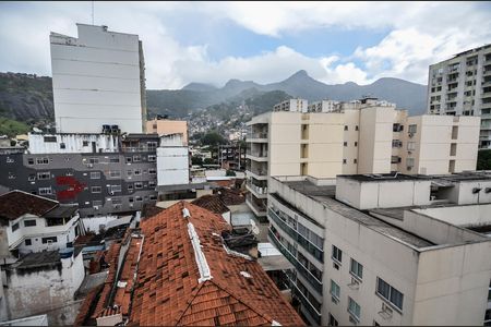 Apartamento à venda com 120m², 2 quartos e 2 vagas Apartamento à venda com 120m², 2 quartos e 2 vagasSuíte