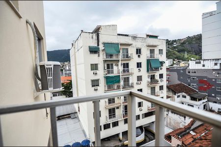 Apartamento à venda com 120m², 2 quartos e 2 vagas Apartamento à venda com 120m², 2 quartos e 2 vagasSala