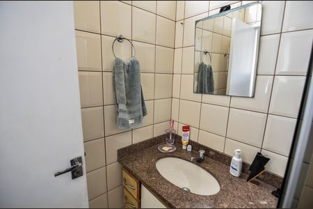 Apartamento à venda com 120m², 2 quartos e 2 vagas Apartamento à venda com 120m², 2 quartos e 2 vagasBanheiro da Suíte