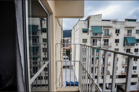 Apartamento à venda com 120m², 2 quartos e 2 vagas Apartamento à venda com 120m², 2 quartos e 2 vagasSala