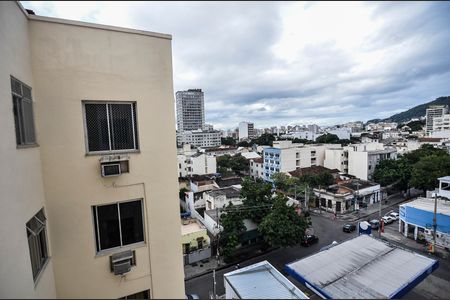 Apartamento à venda com 120m², 2 quartos e 2 vagas Apartamento à venda com 120m², 2 quartos e 2 vagasQuarto