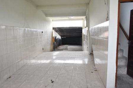 Casa à venda com 450m², 2 quartos e 8 vagasgaragem e terreno coberto  ao fundo