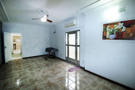 Casa à venda com 269m², 5 quartos e 4 vagasSala