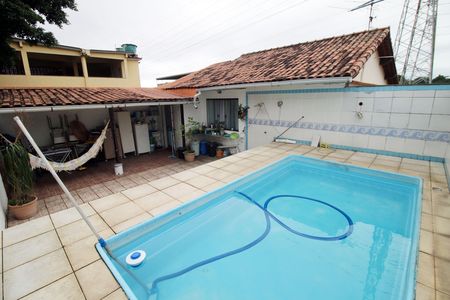 Casa à venda com 269m², 5 quartos e 4 vagasPiscina