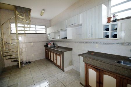 Casa à venda com 269m², 5 quartos e 4 vagasCozinha