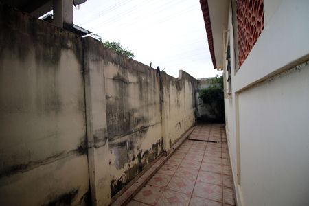 Casa à venda com 269m², 5 quartos e 4 vagasCorredor lateral