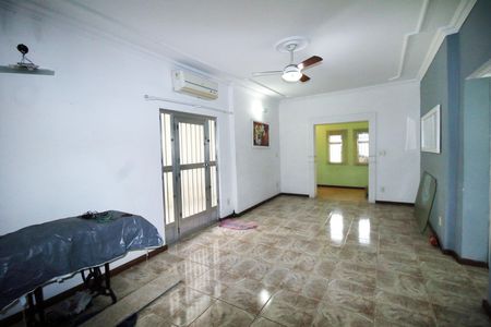 Casa à venda com 269m², 5 quartos e 4 vagasSala