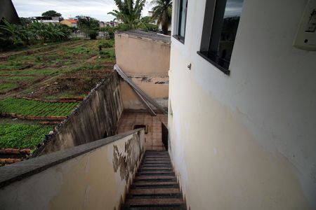Casa à venda com 269m², 5 quartos e 4 vagasEscada do anexo